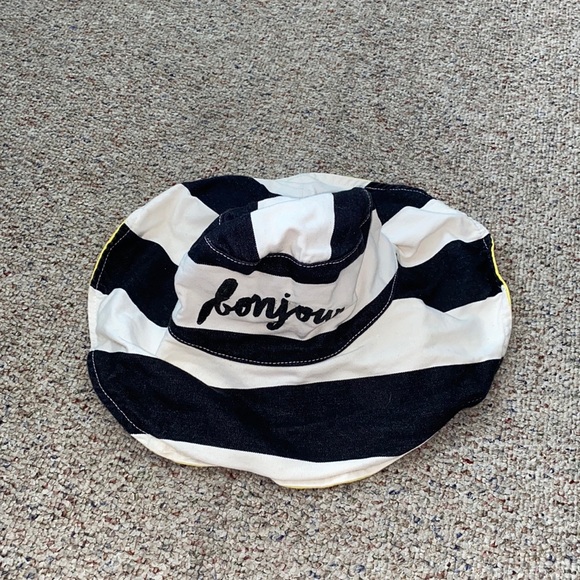 Hat - Picture 1 of 2